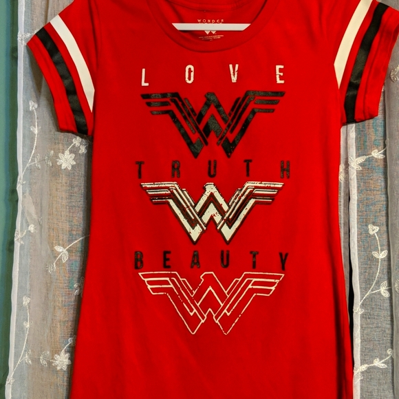 Wonder woman top - Picture 1 of 2